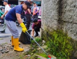 Bersih-bersih, 60 Warga Tanjung Priok Ikuti Program Padat Karya